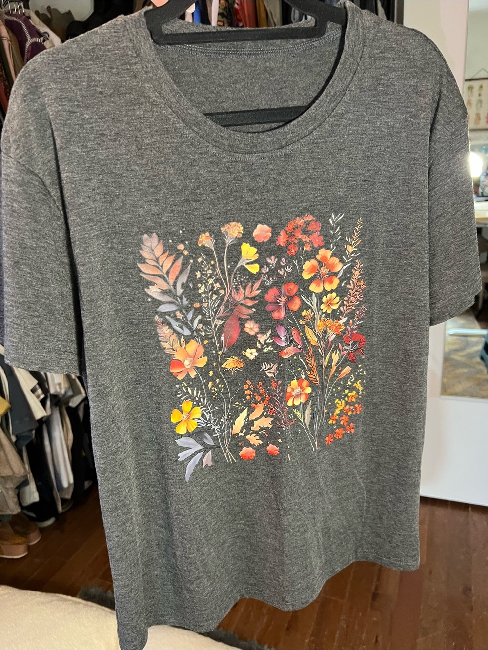 Charcoal Wildflower Botanical Graphic Tee Boho M